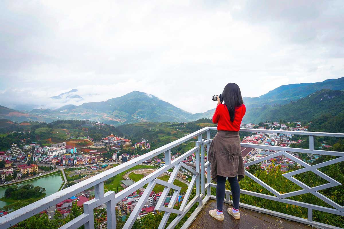 The average climb from the base to the summit takes around 30 - 40 minutes for most visitors in good health